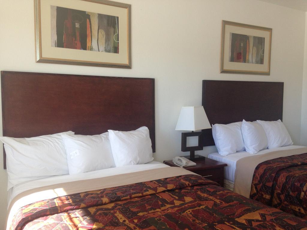 America Inn & Suites Ridgecrest Zimmer foto